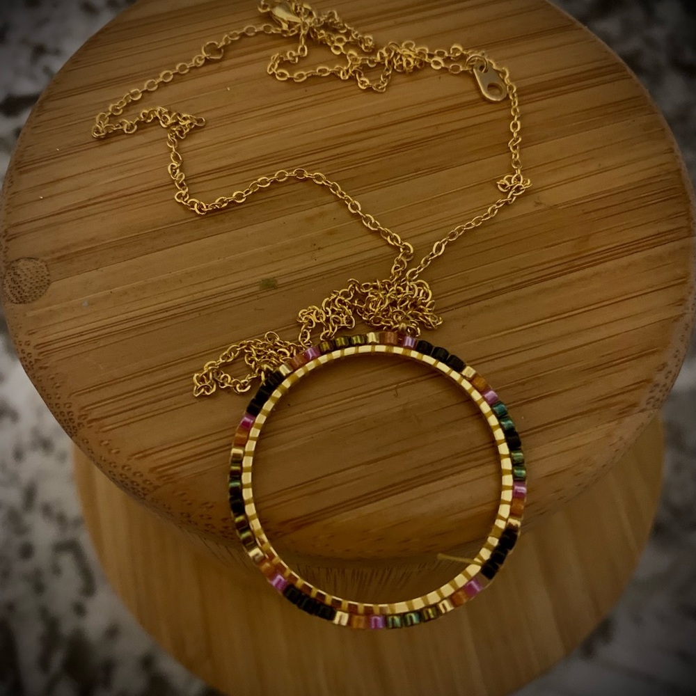 😍Beautiful Halo Beaded Circle Necklace😍